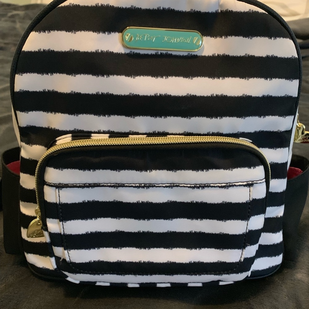 Small verses Johnson pack pack